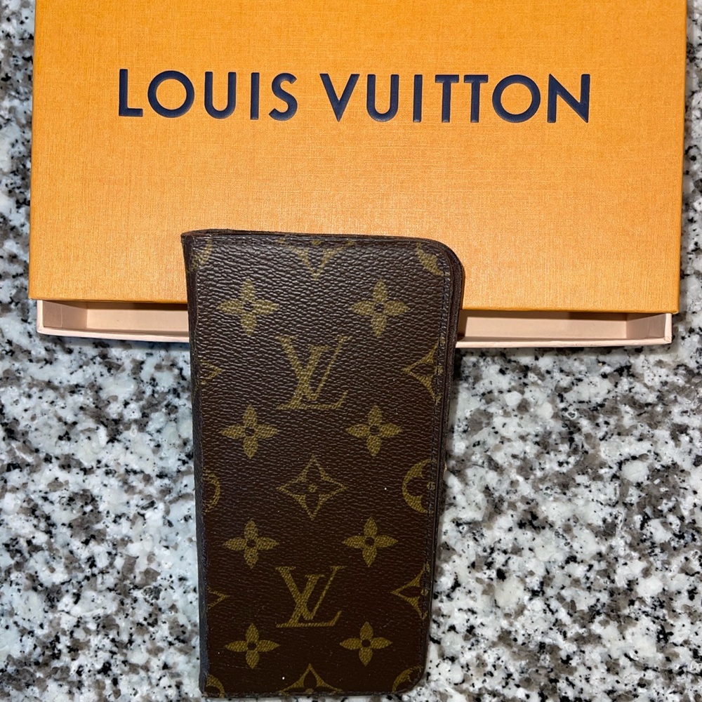 Authentic Luis Vuitton Folio Case iPhone 8 Plus.